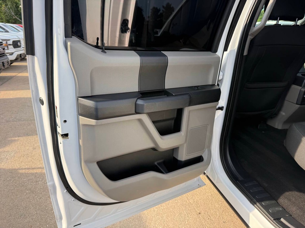 Ford F-150 Vehicle Full-screen Gallery Image 14