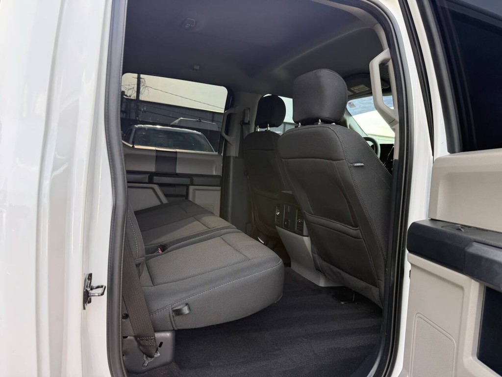 Ford F-150 Vehicle Full-screen Gallery Image 15