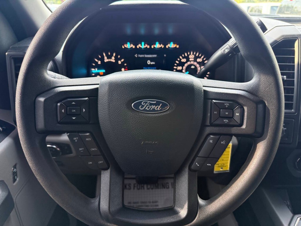 Ford F-150 Vehicle Full-screen Gallery Image 23