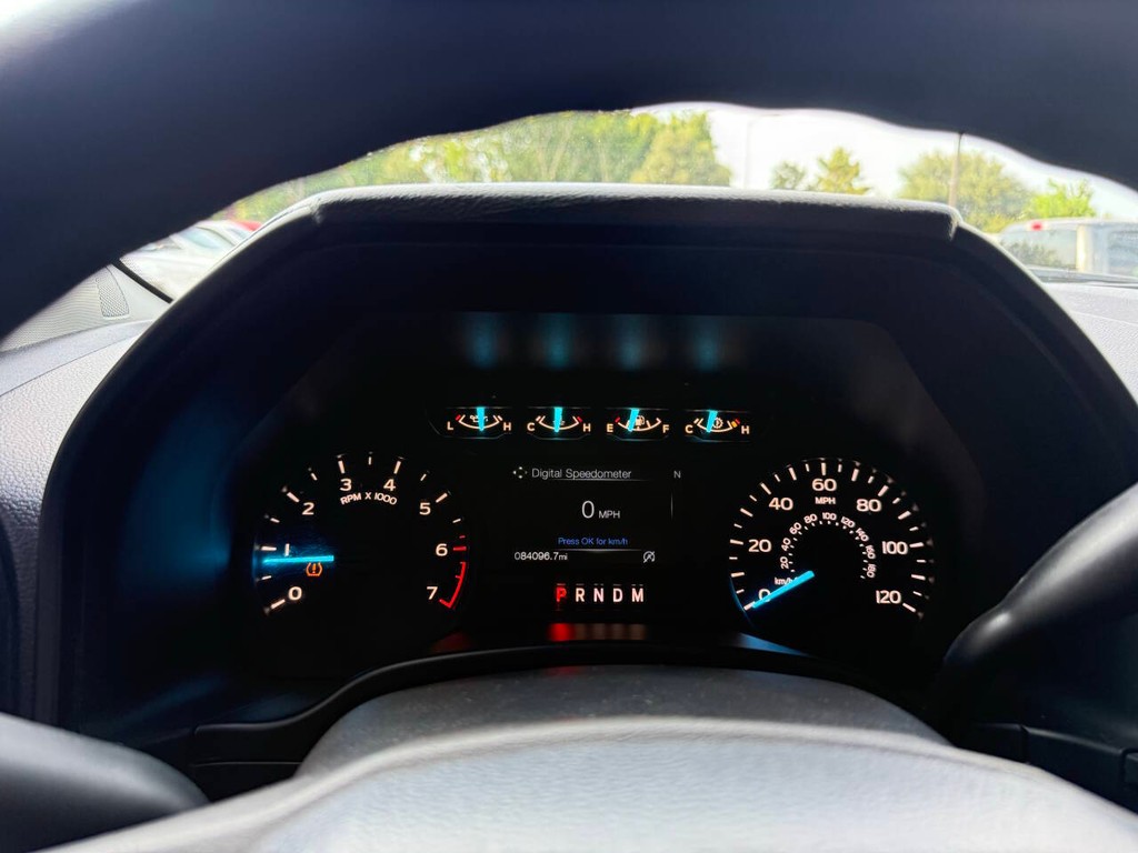 Ford F-150 Vehicle Full-screen Gallery Image 31