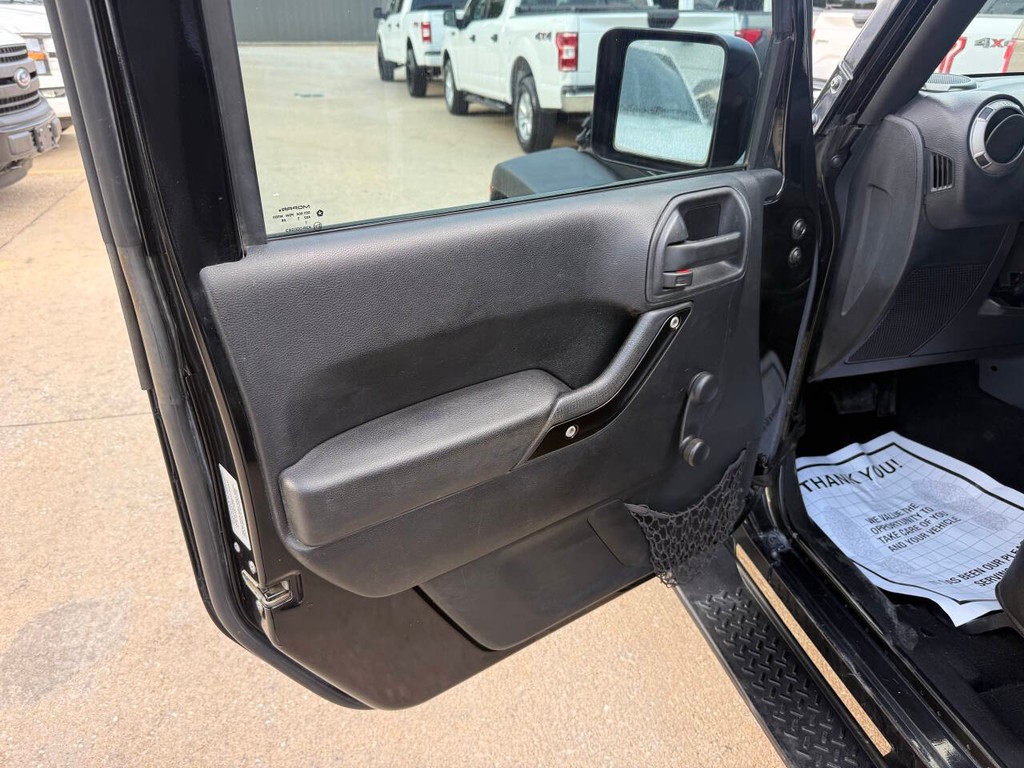 Jeep Wrangler Unlimited Vehicle Full-screen Gallery Image 08