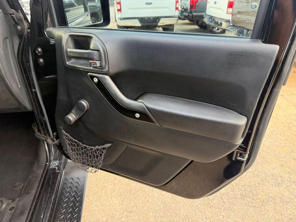 Jeep Wrangler Unlimited Vehicle Full-screen Gallery Image 11