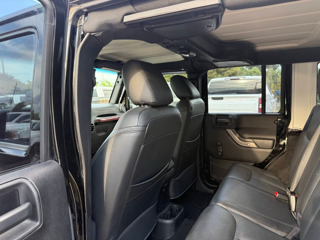 Jeep Wrangler Unlimited Vehicle Full-screen Gallery Image 12