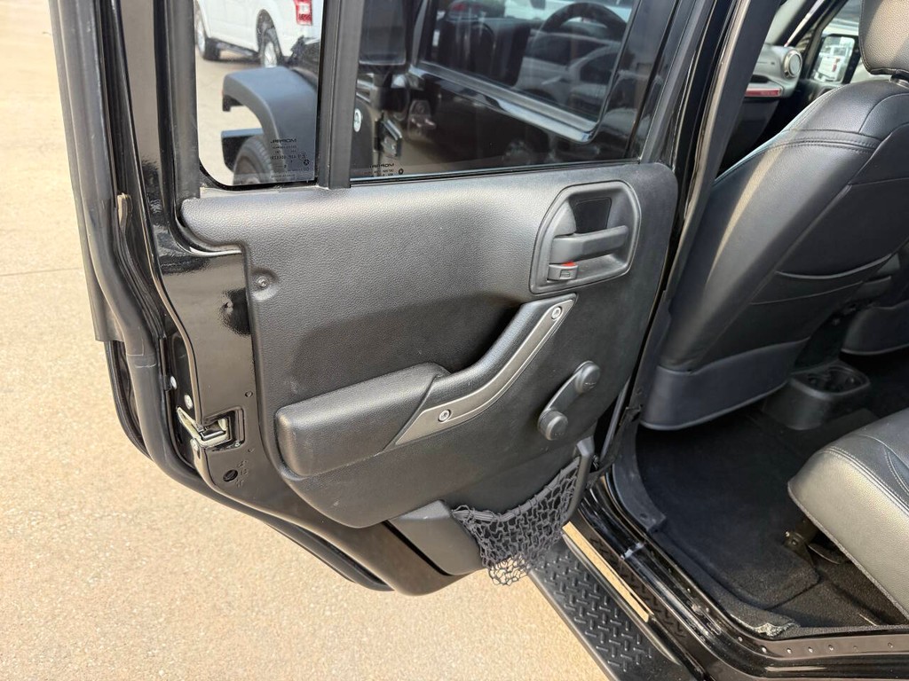 Jeep Wrangler Unlimited Vehicle Full-screen Gallery Image 14