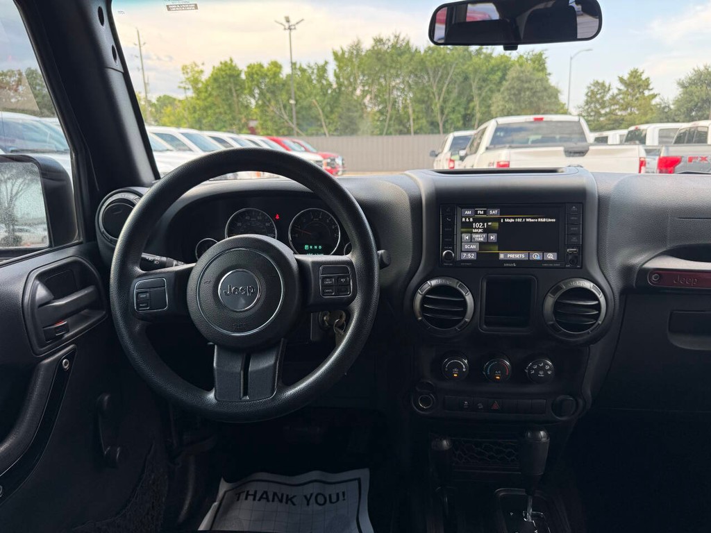 Jeep Wrangler Unlimited Vehicle Full-screen Gallery Image 21