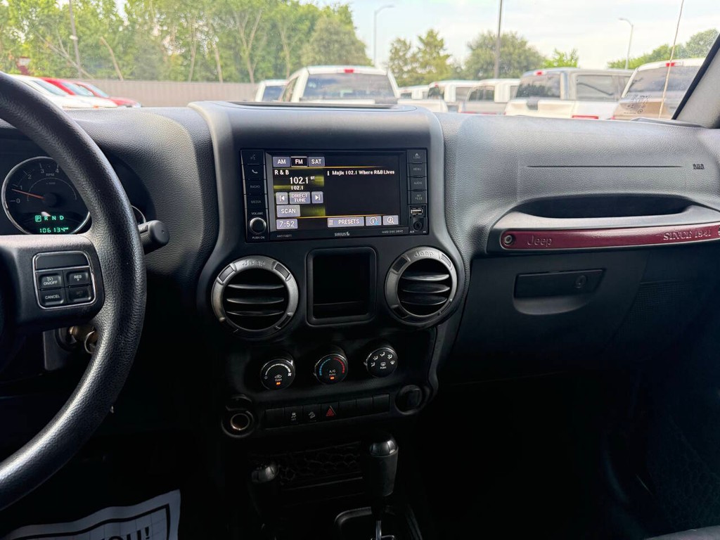 Jeep Wrangler Unlimited Vehicle Full-screen Gallery Image 24