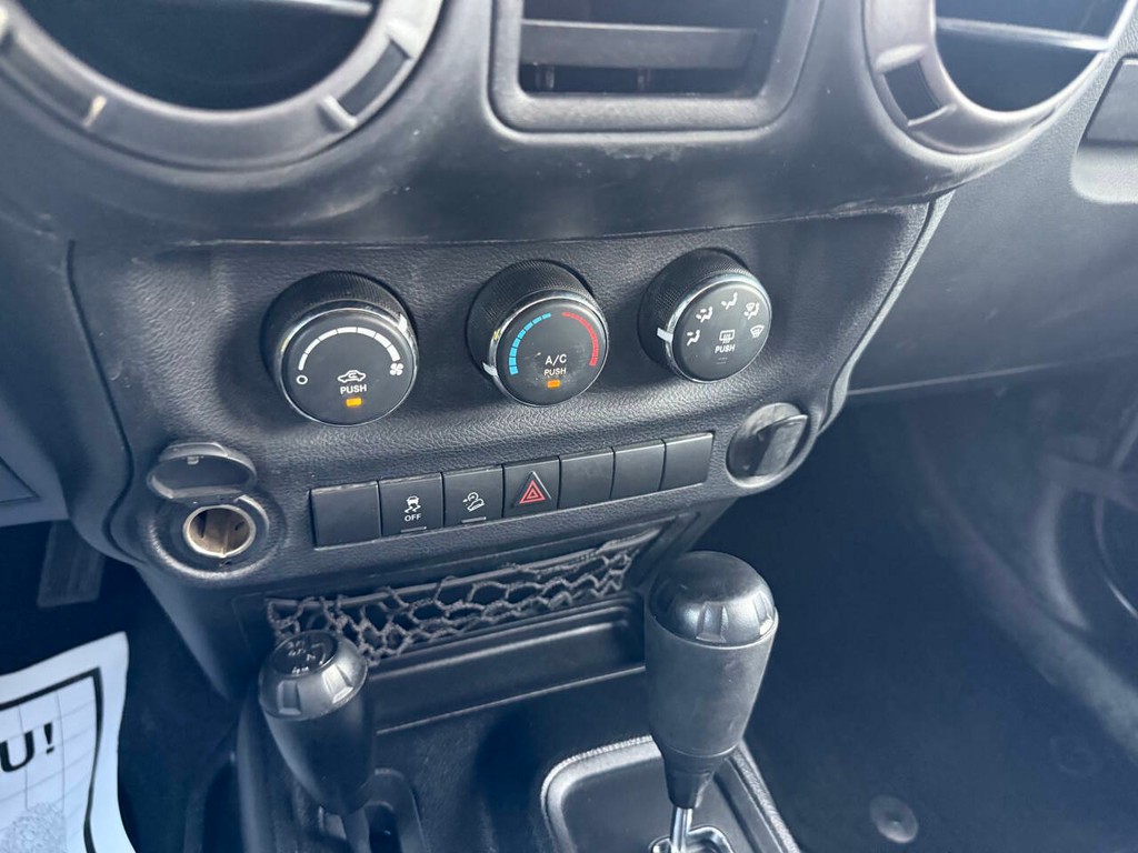 Jeep Wrangler Unlimited Vehicle Full-screen Gallery Image 27