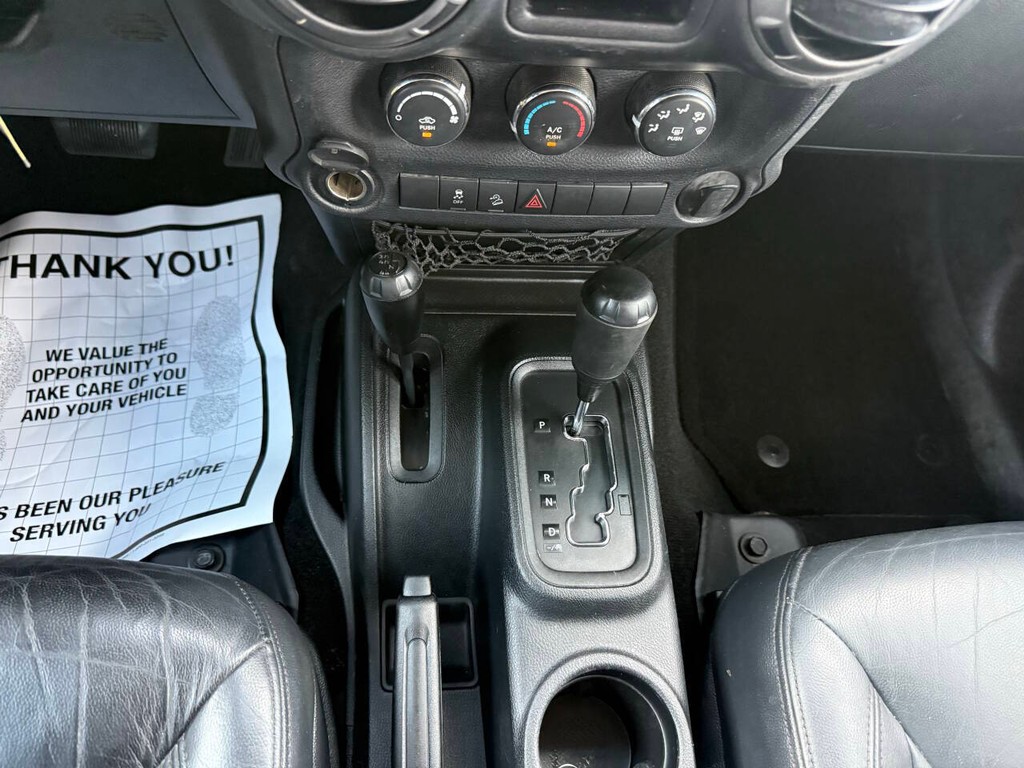 Jeep Wrangler Unlimited Vehicle Full-screen Gallery Image 28