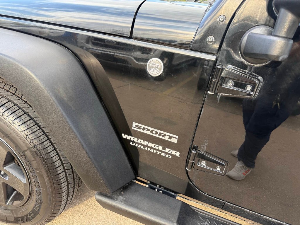 Jeep Wrangler Unlimited Vehicle Full-screen Gallery Image 35