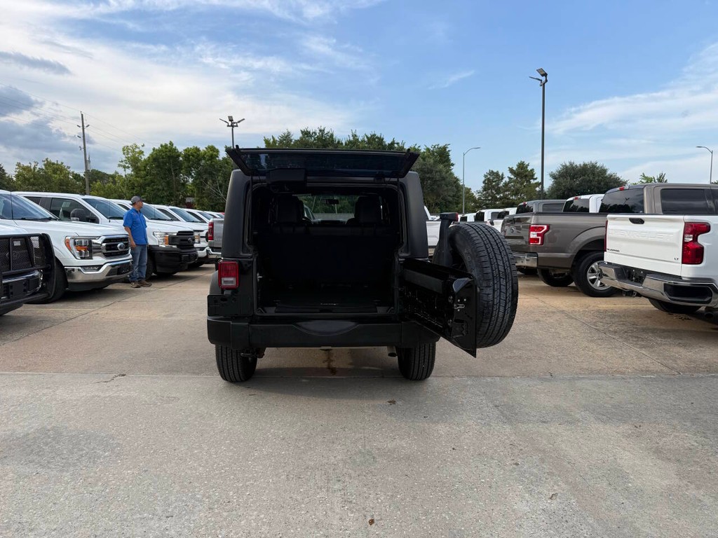 Jeep Wrangler Unlimited Vehicle Full-screen Gallery Image 36