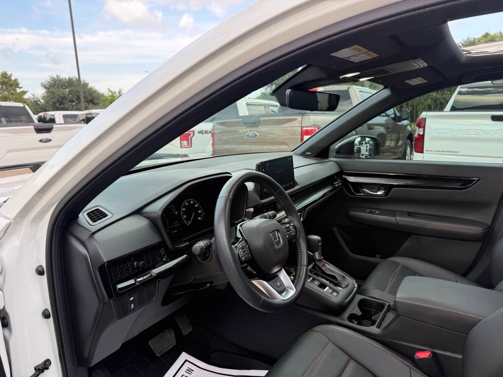 Honda CR-V Hybrid Vehicle Full-screen Gallery Image 05