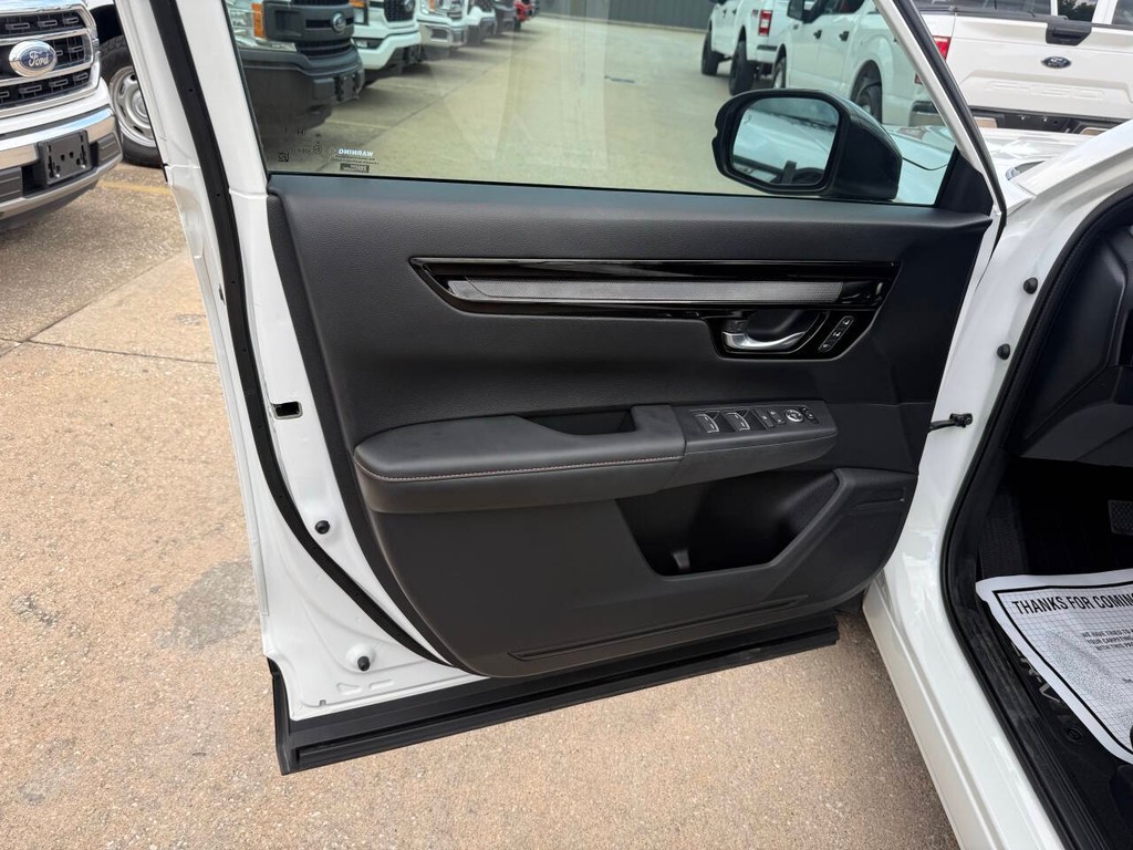 Honda CR-V Hybrid Vehicle Full-screen Gallery Image 07