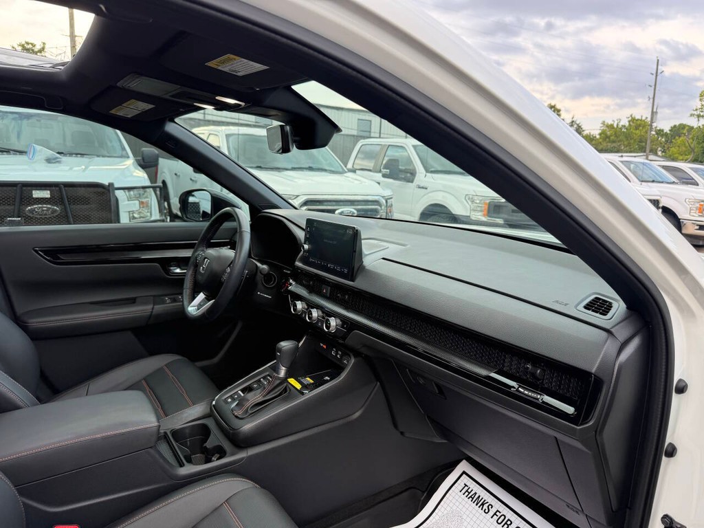 Honda CR-V Hybrid Vehicle Full-screen Gallery Image 08