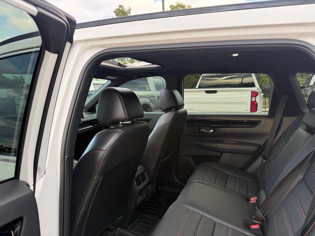 Honda CR-V Hybrid Vehicle Full-screen Gallery Image 11