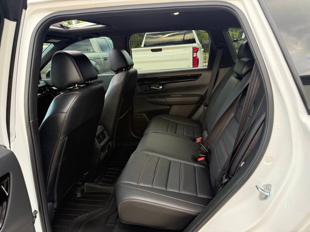 Honda CR-V Hybrid Vehicle Full-screen Gallery Image 12