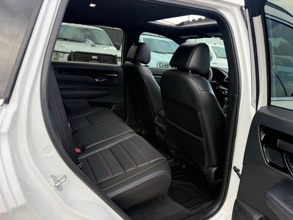 Honda CR-V Hybrid Vehicle Full-screen Gallery Image 14
