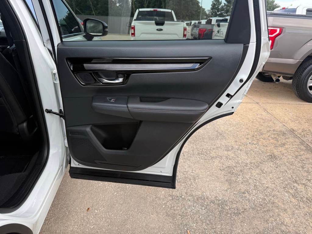 Honda CR-V Hybrid Vehicle Full-screen Gallery Image 15