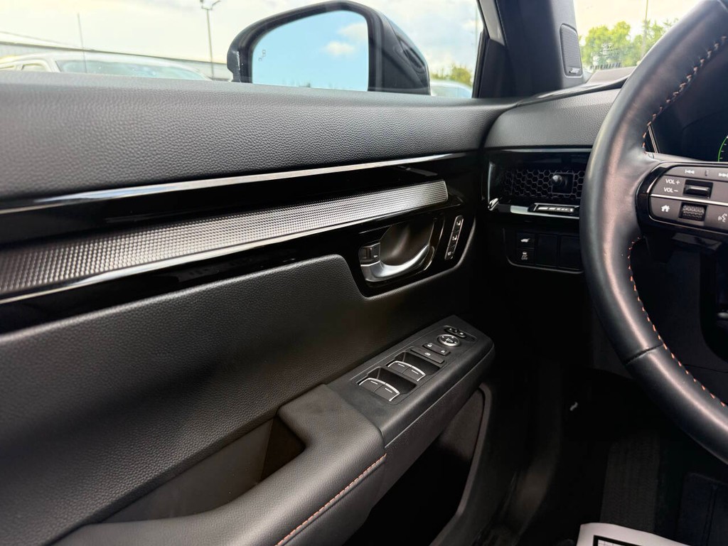Honda CR-V Hybrid Vehicle Full-screen Gallery Image 29