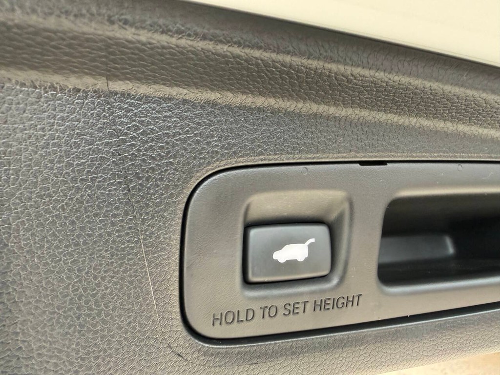 Honda CR-V Hybrid Vehicle Full-screen Gallery Image 37