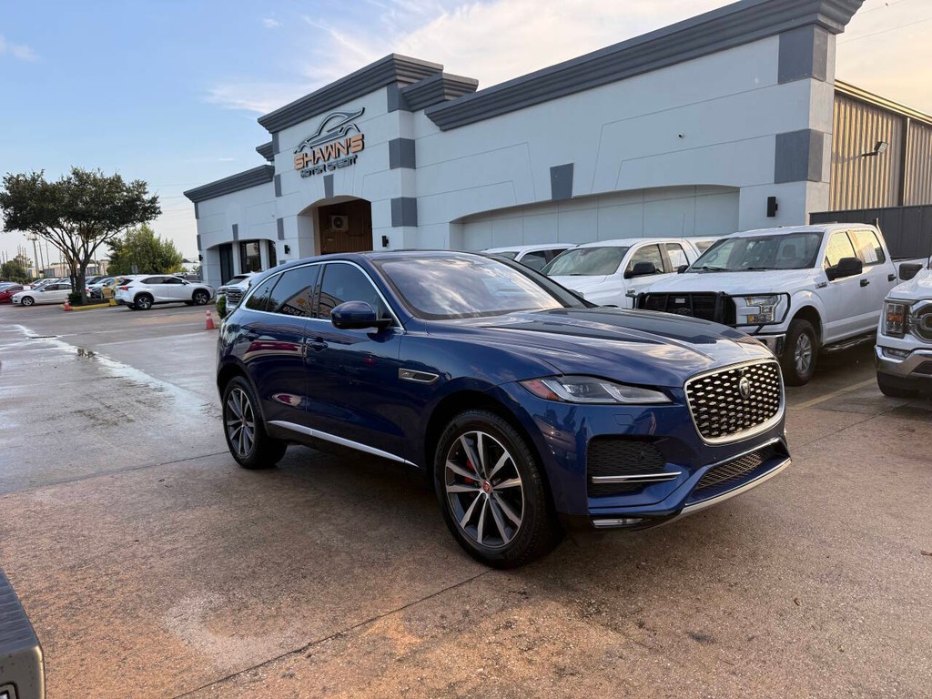 Jaguar F-PACE Vehicle Full-screen Gallery Image 02