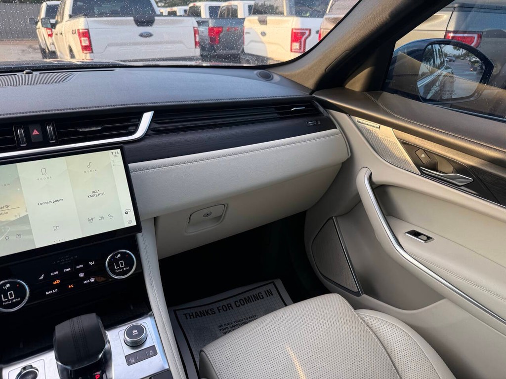 Jaguar F-PACE Vehicle Full-screen Gallery Image 20