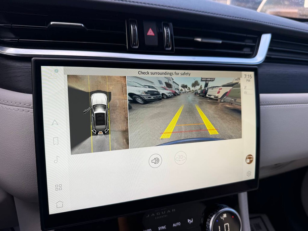 Jaguar F-PACE Vehicle Full-screen Gallery Image 24
