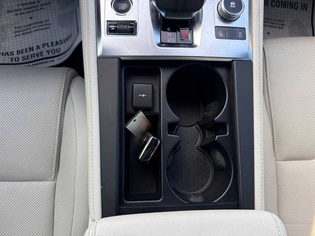Jaguar F-PACE Vehicle Full-screen Gallery Image 28