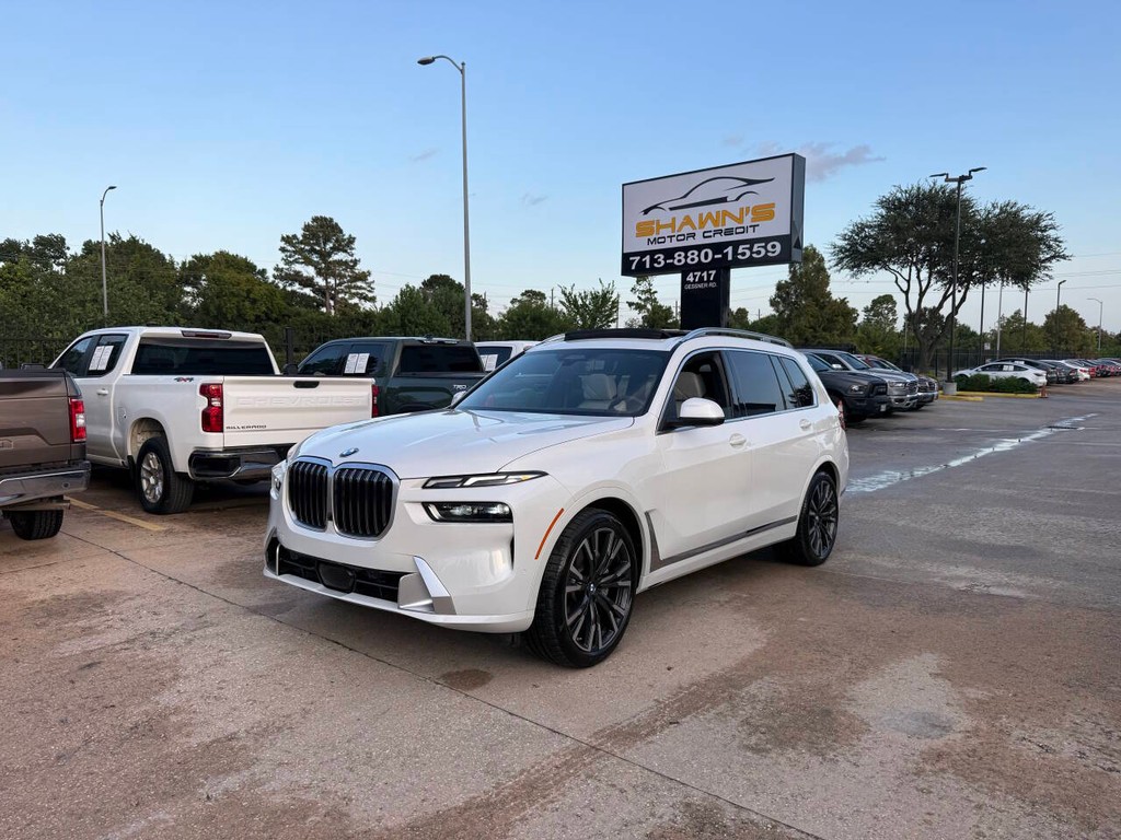BMW X7 Vehicle Full-screen Gallery Image 03