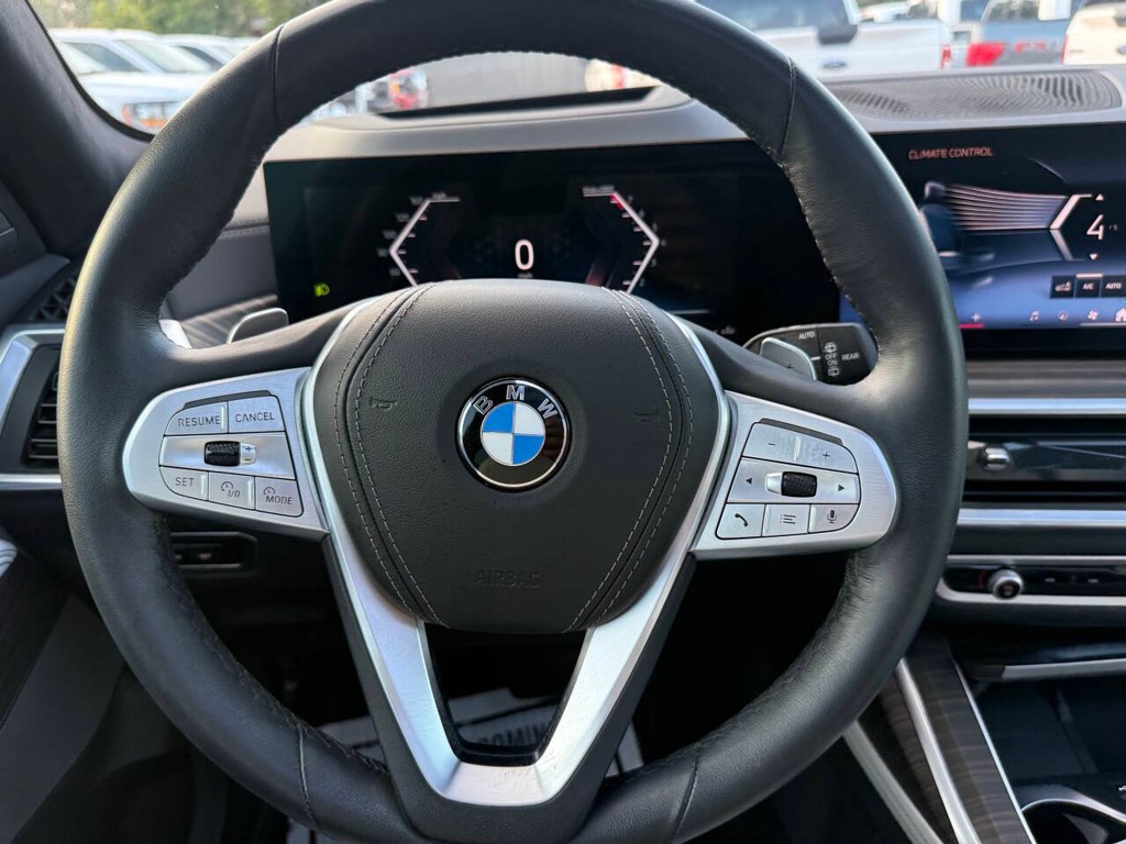 BMW X7 Vehicle Full-screen Gallery Image 26