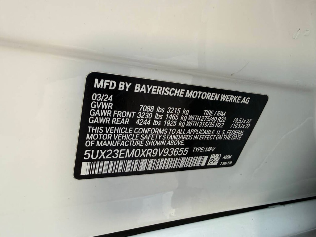 BMW X7 Vehicle Full-screen Gallery Image 37