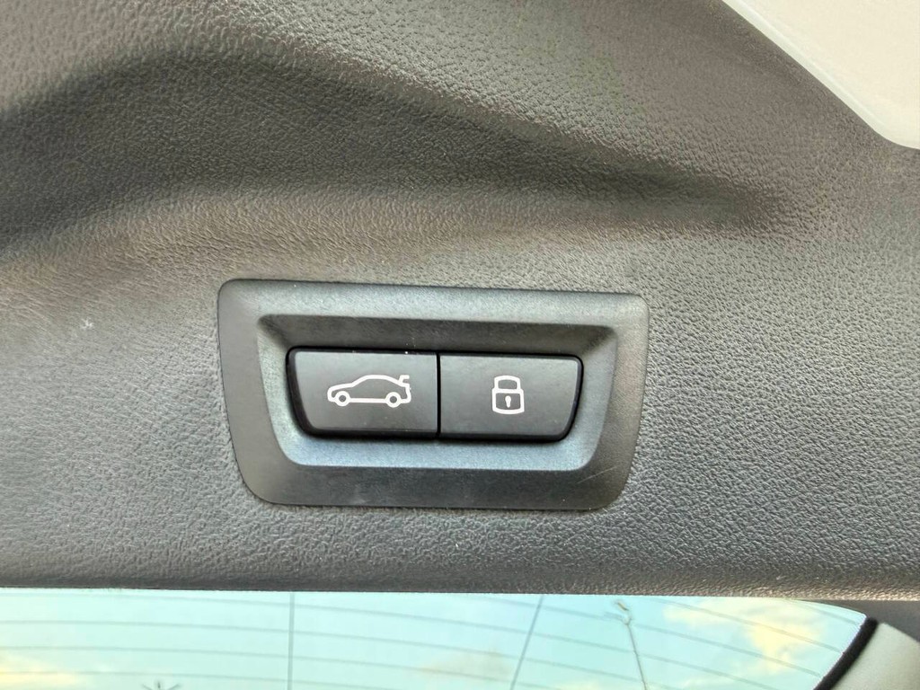 BMW X7 Vehicle Full-screen Gallery Image 42