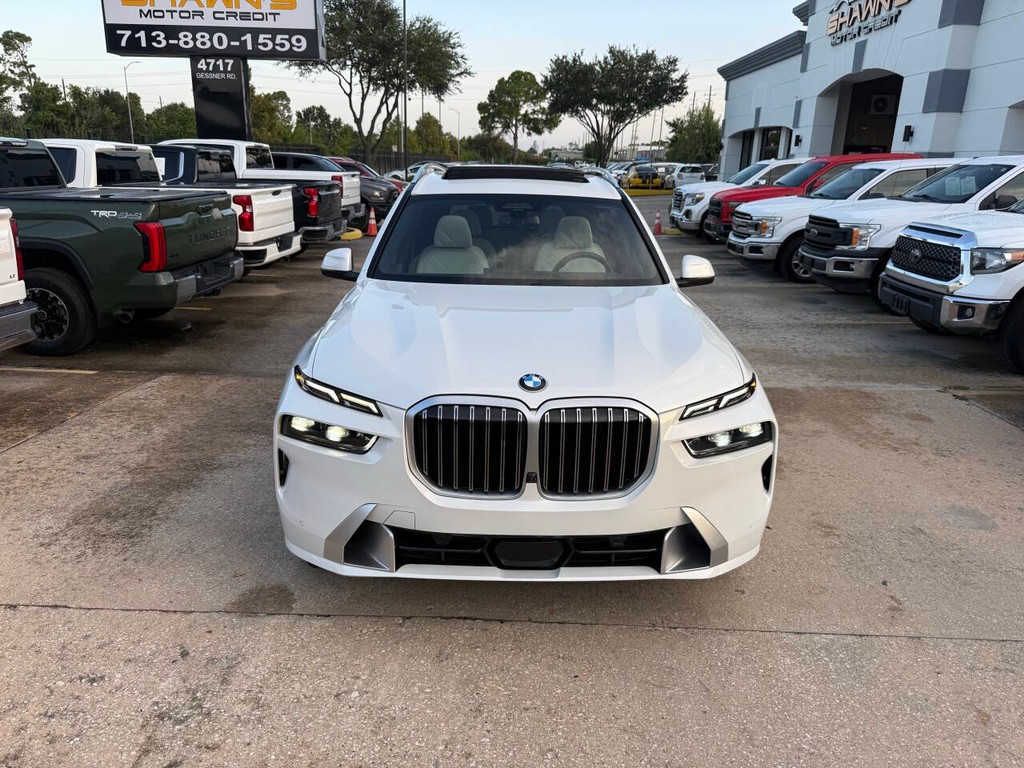 BMW X7 Vehicle Full-screen Gallery Image 44