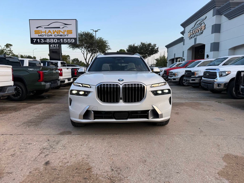 BMW X7 Vehicle Full-screen Gallery Image 45
