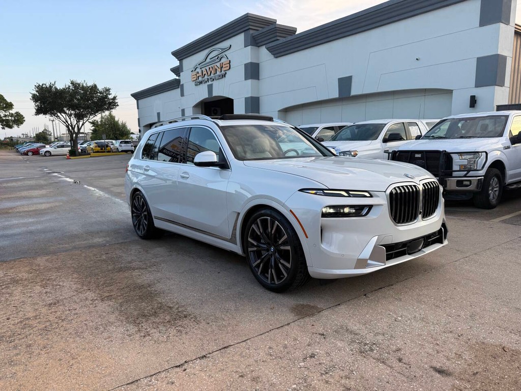 BMW X7 Vehicle Full-screen Gallery Image 46
