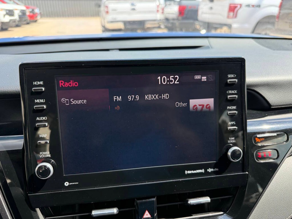 Toyota Camry Vehicle Full-screen Gallery Image 24