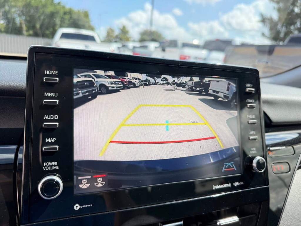 Toyota Camry Vehicle Full-screen Gallery Image 25
