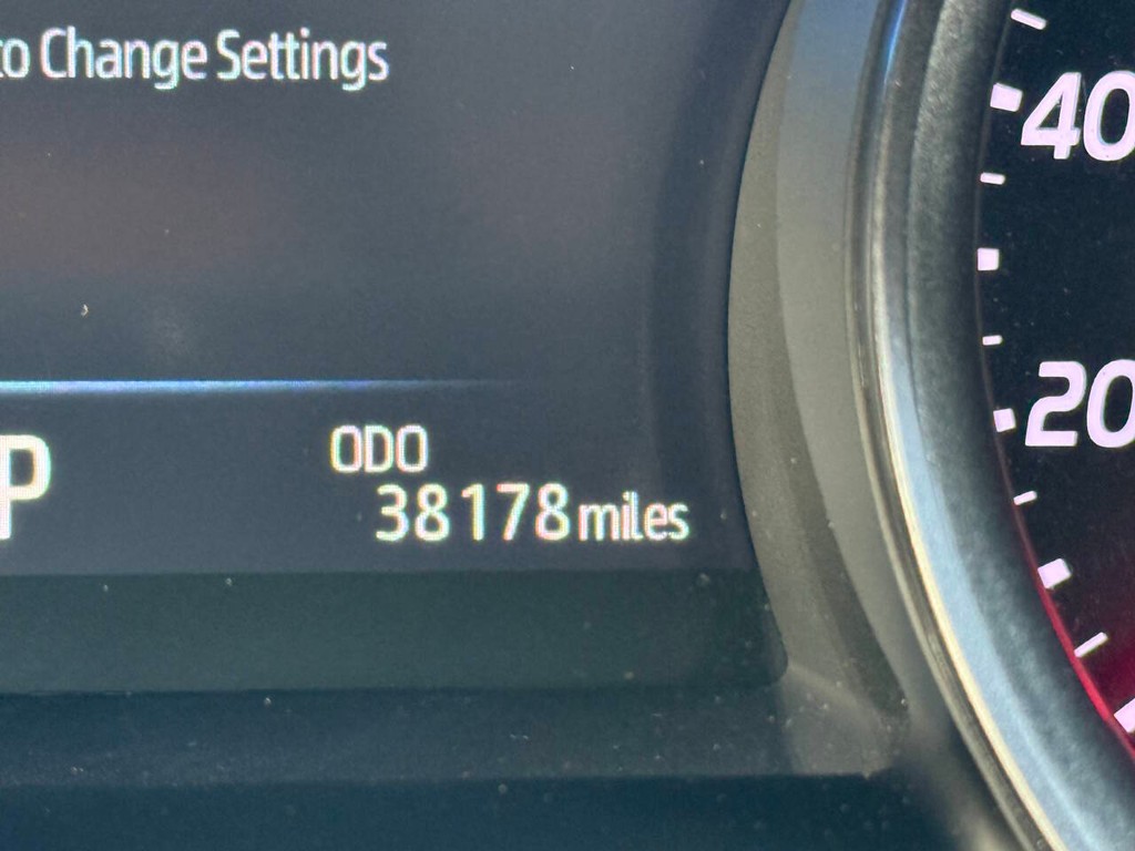 Toyota Camry Vehicle Full-screen Gallery Image 30