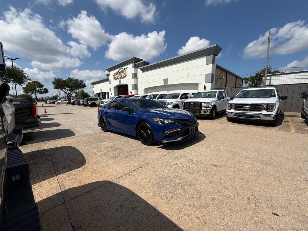 Toyota Camry Vehicle Full-screen Gallery Image 40