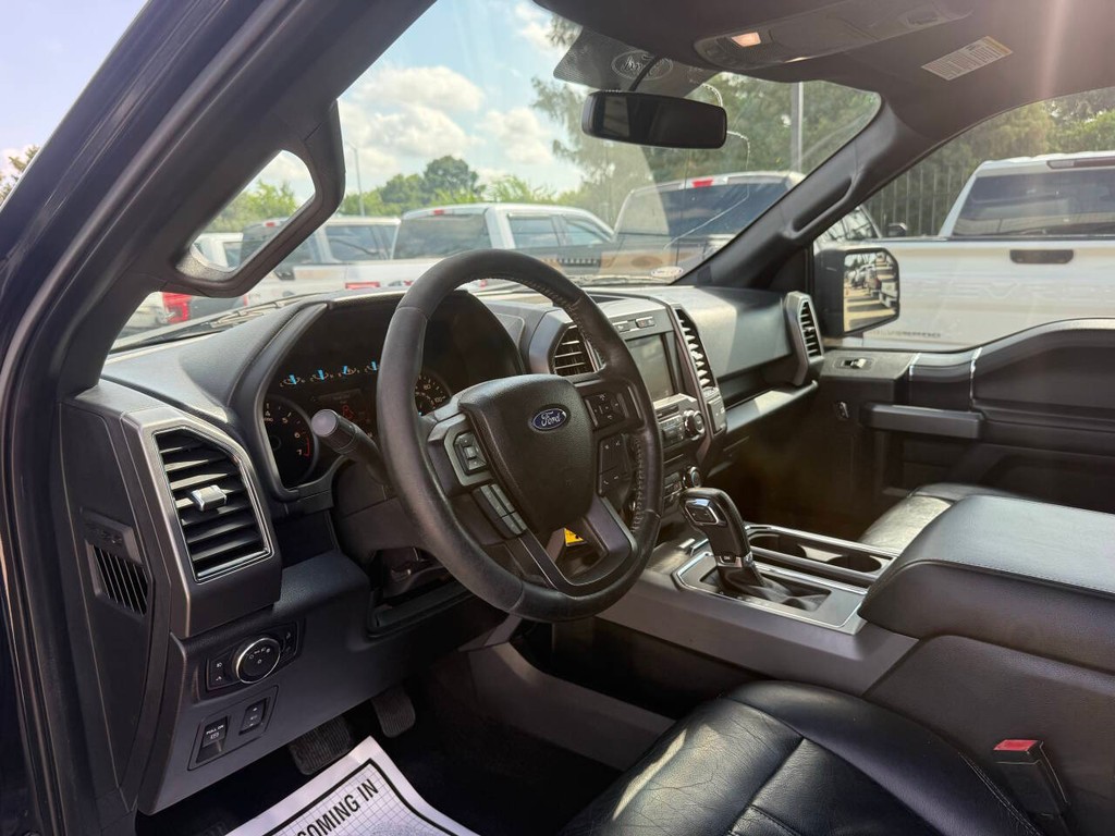 Ford F-150 Vehicle Full-screen Gallery Image 06