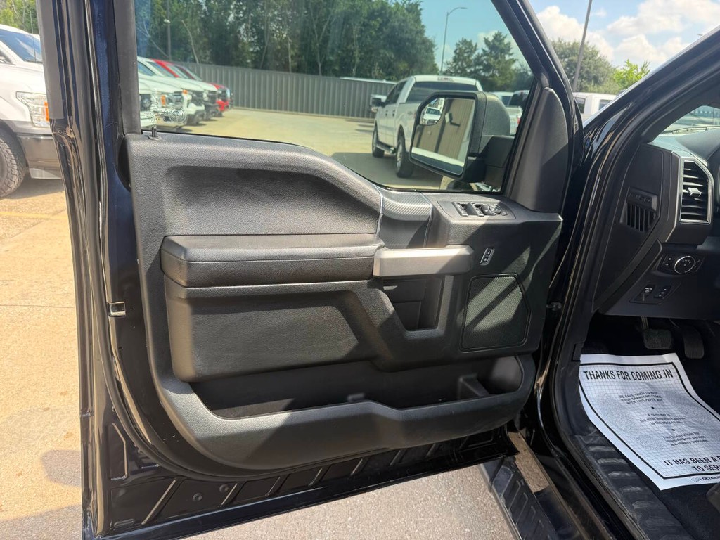 Ford F-150 Vehicle Full-screen Gallery Image 08