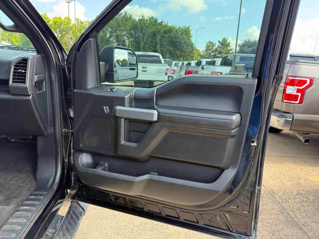 Ford F-150 Vehicle Full-screen Gallery Image 11