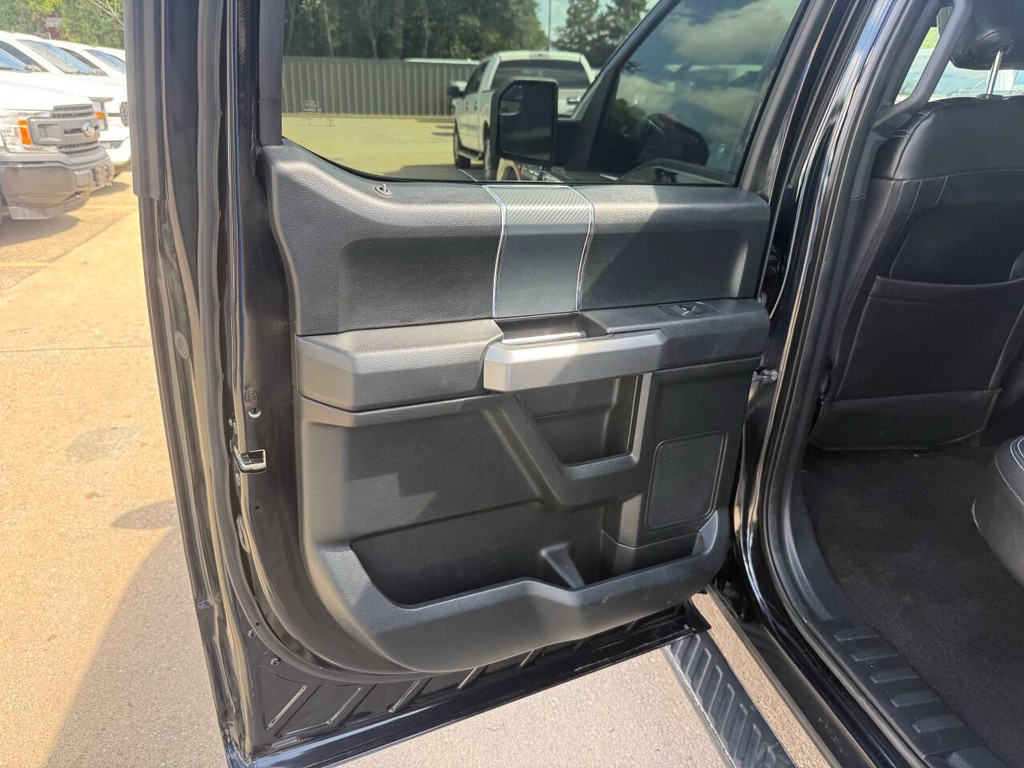 Ford F-150 Vehicle Full-screen Gallery Image 14