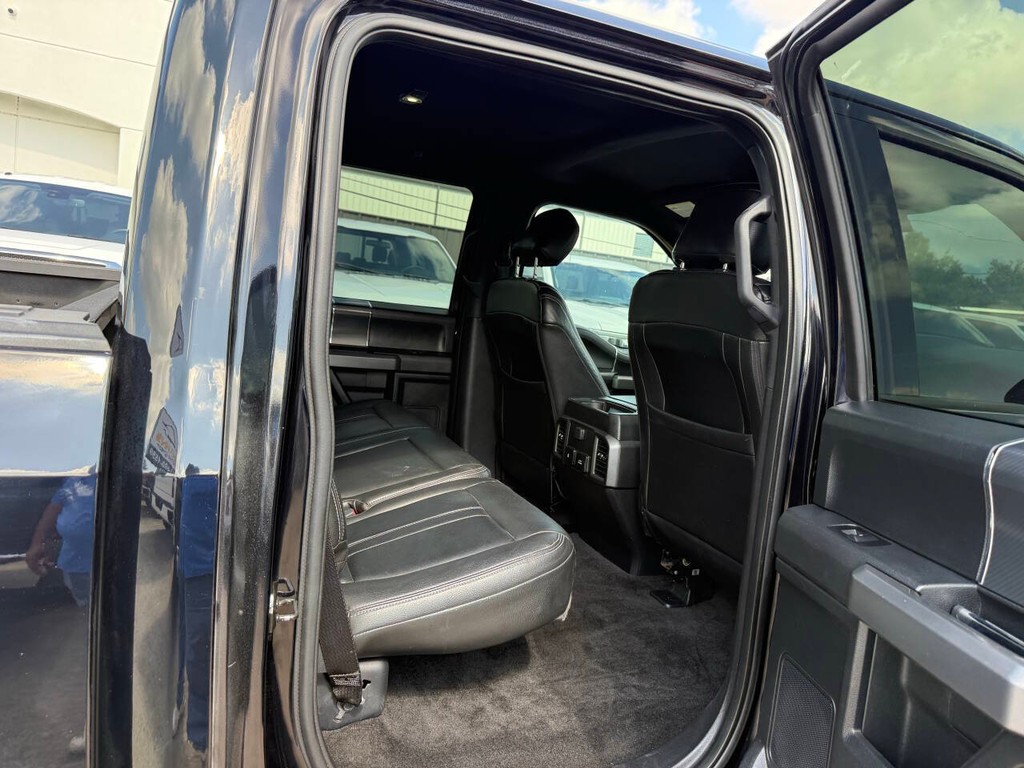Ford F-150 Vehicle Full-screen Gallery Image 15