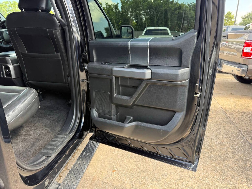 Ford F-150 Vehicle Full-screen Gallery Image 16