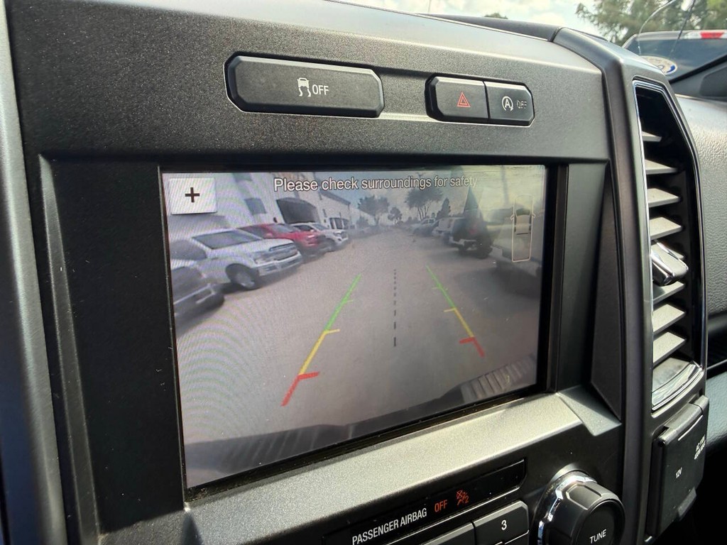 Ford F-150 Vehicle Full-screen Gallery Image 26