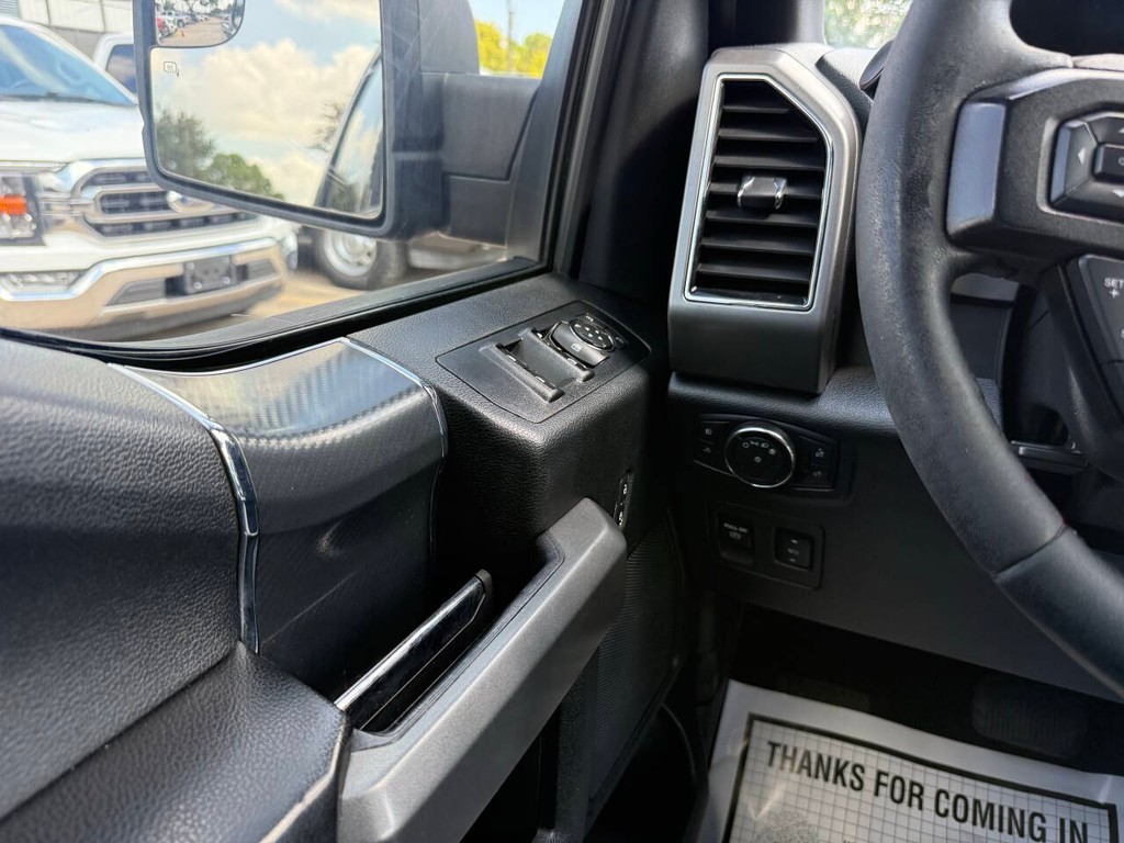 Ford F-150 Vehicle Full-screen Gallery Image 30