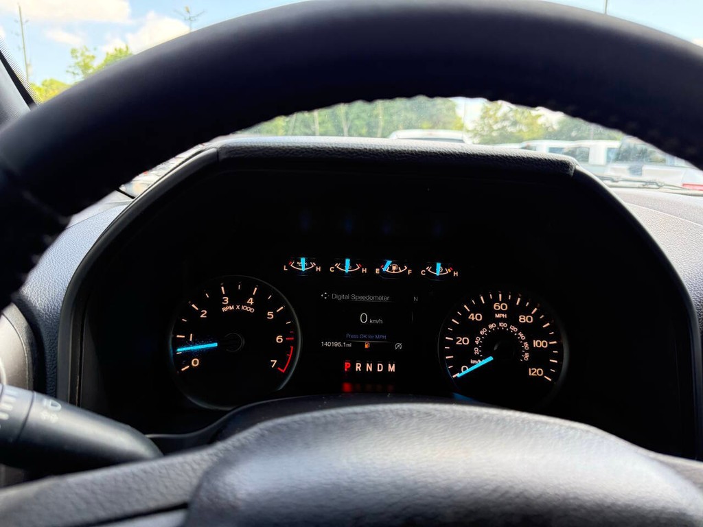 Ford F-150 Vehicle Full-screen Gallery Image 31