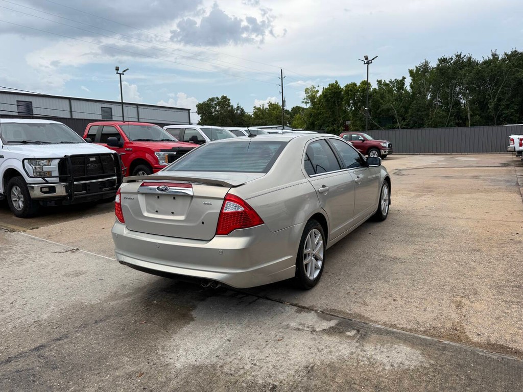 Ford Fusion Vehicle Full-screen Gallery Image 05