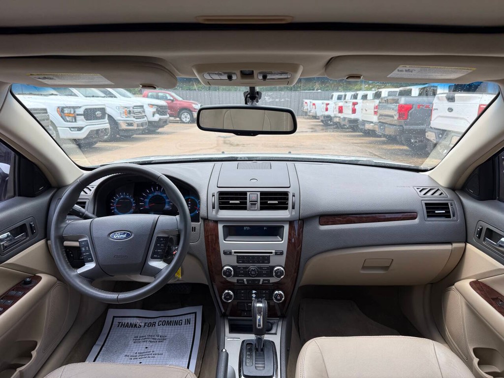 Ford Fusion Vehicle Full-screen Gallery Image 17