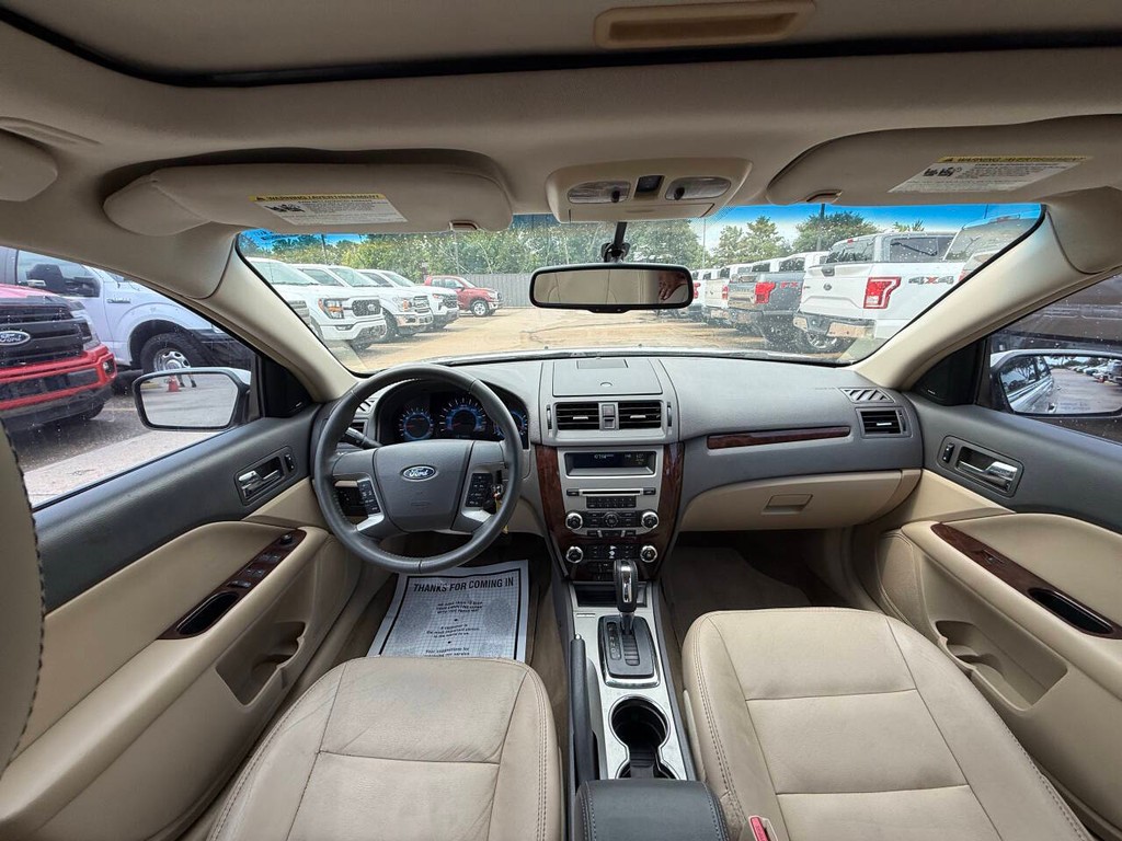 Ford Fusion Vehicle Full-screen Gallery Image 18